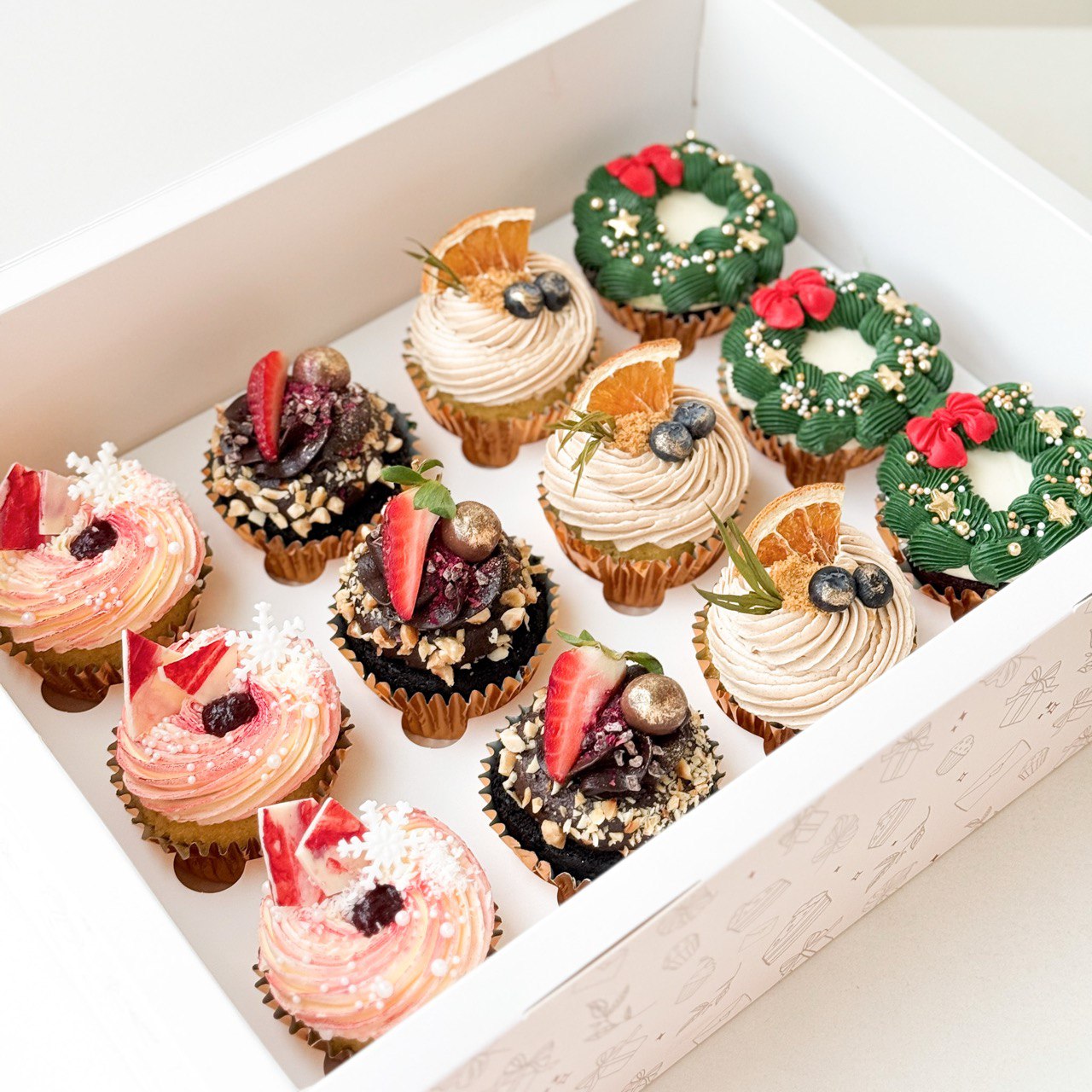 Low in sugar Christmas gourmet cupcakes